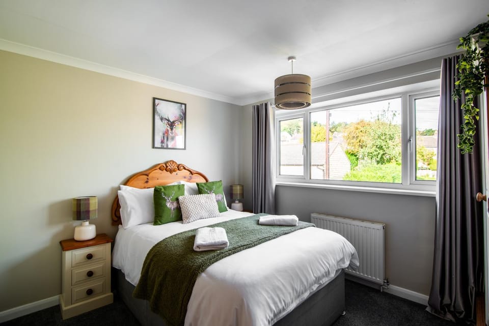Bed, Photo of the whole room, Bedroom, towels