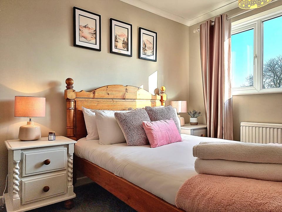 Bed, Photo of the whole room, Bedroom