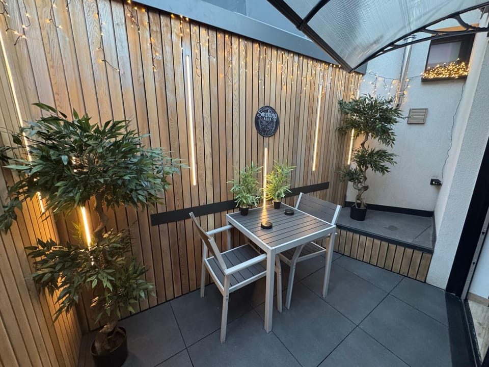 Studio détente, sdb privative, billard, air soccer, clim House in Wallonia, Belgium