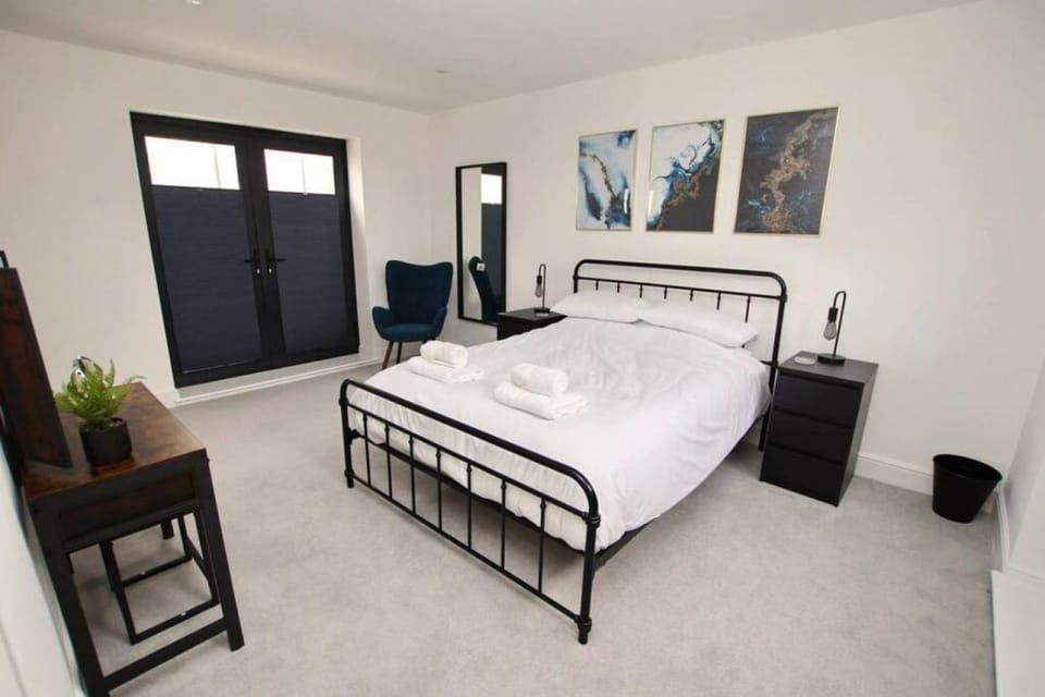 Beachfront Walks with Sea View Balcony Deck Apartment in Worthing