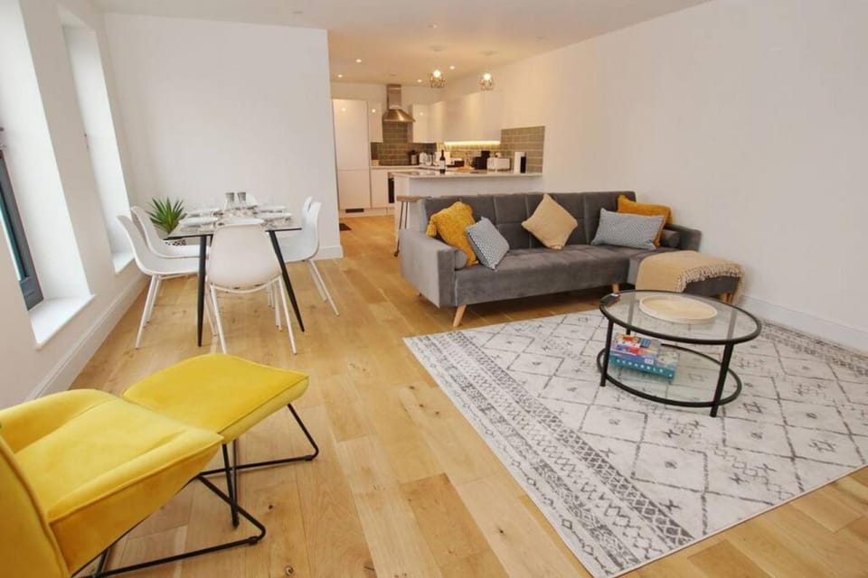 Beachfront Walks with Sea View Balcony Deck Apartment in Worthing