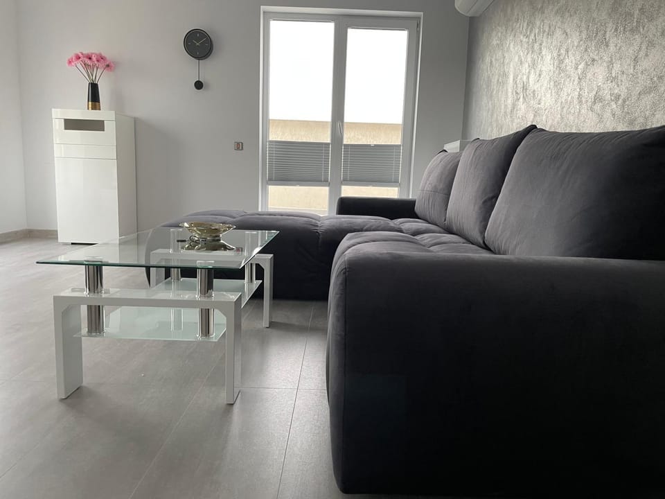 Bed, Living room, Seating area