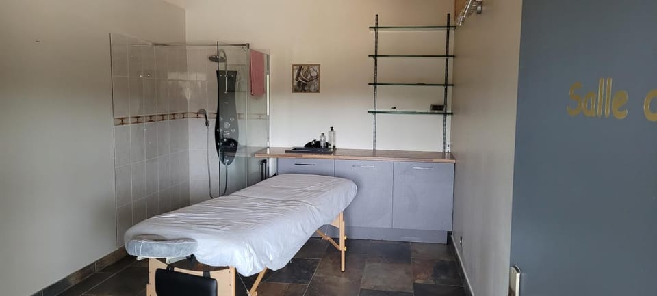 Massage, Spa and wellness centre/facilities