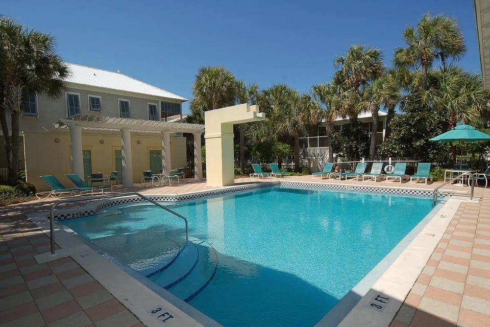 Neighbourhood, Natural landscape, Balcony/Terrace, Swimming pool, sunbed