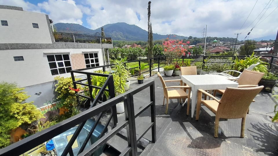 View (from property/room), Balcony/Terrace, Seating area, Mountain view