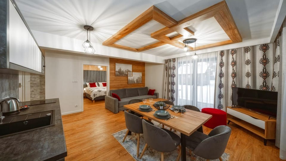 TV and multimedia, Kitchen or kitchenette, Living room, Dining area