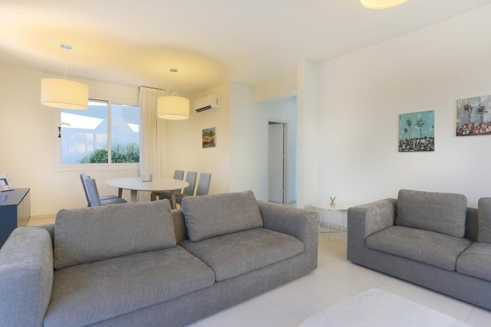Living room, Seating area, Dining area, air conditioner