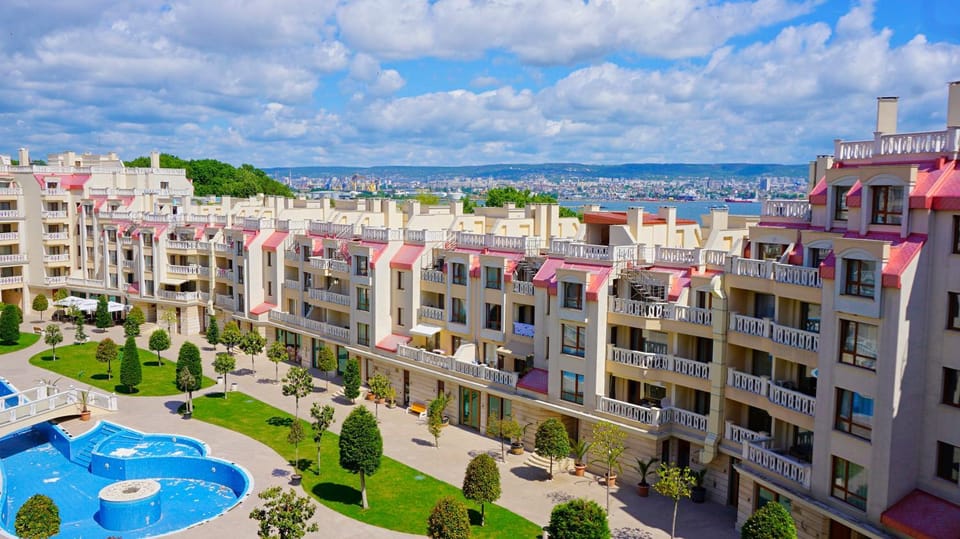 Day, Natural landscape, Pool view, Sea view, Swimming pool, Location