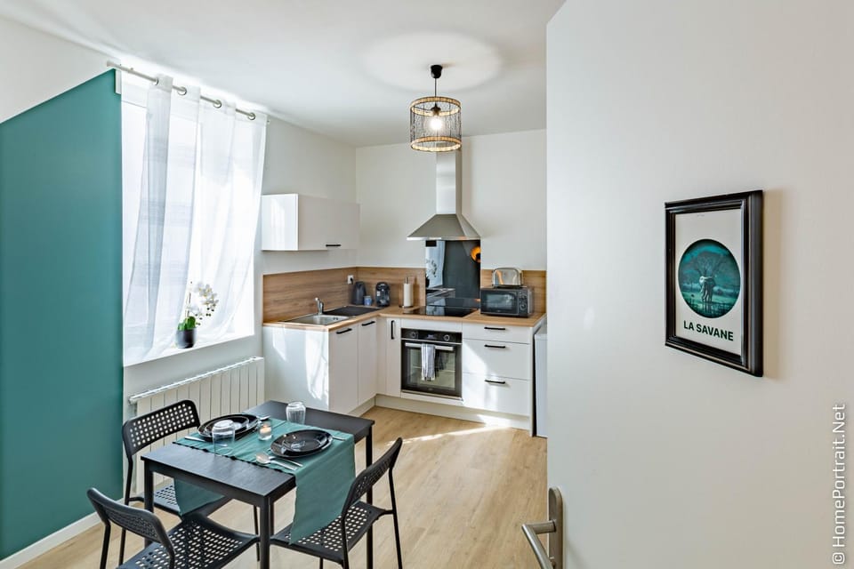 Kitchen or kitchenette, Dining area, minibar, pet friendly, stove, toaster