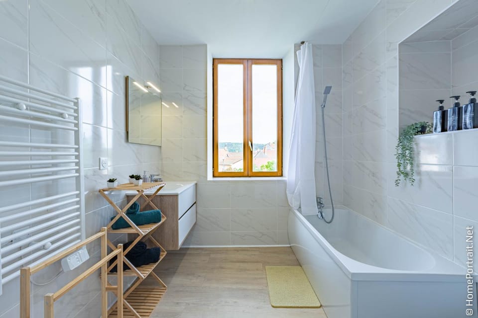 Bathroom, Bath, towels