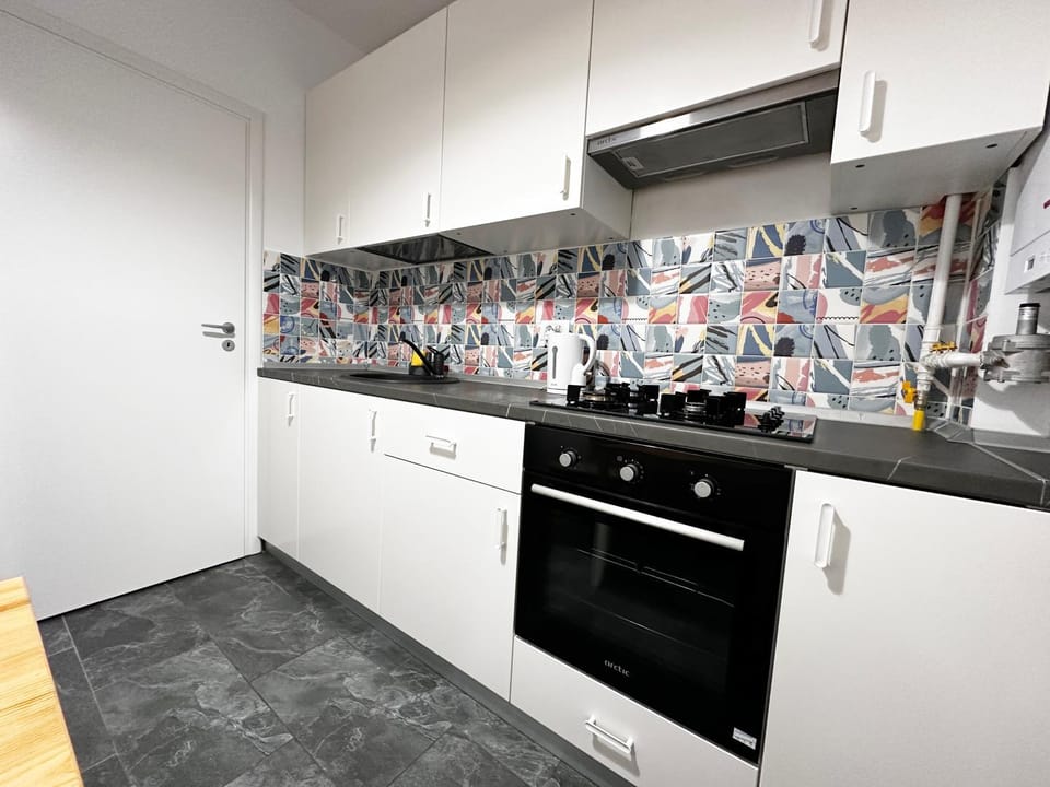 Kitchen or kitchenette, pet friendly, stove