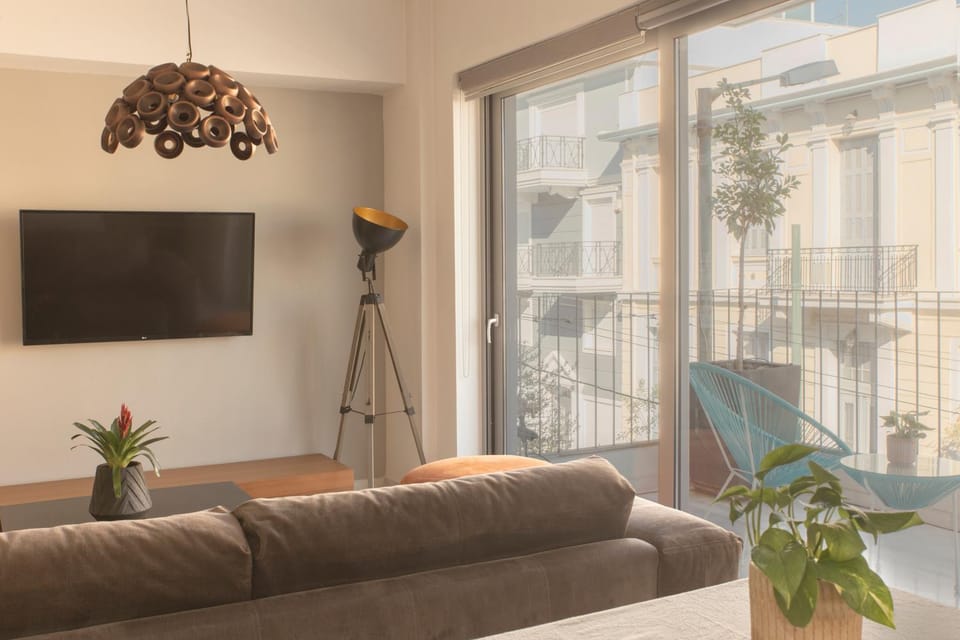 Luxury Apt with Parking-Living Stone Silver Apartment in Athens