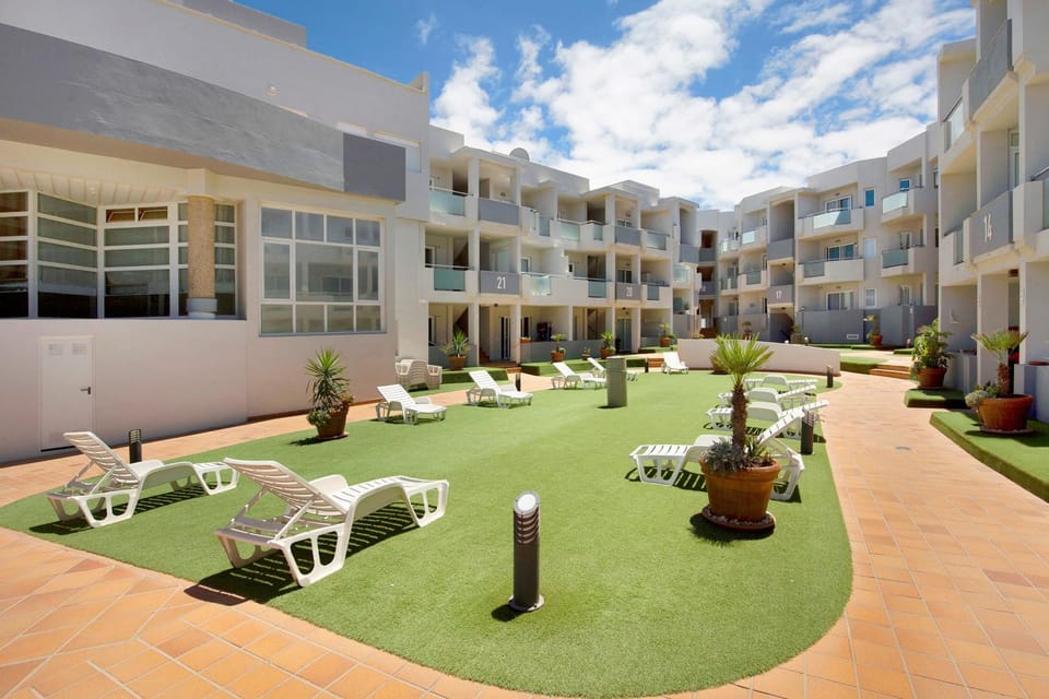 Property building, Balcony/Terrace, Living room