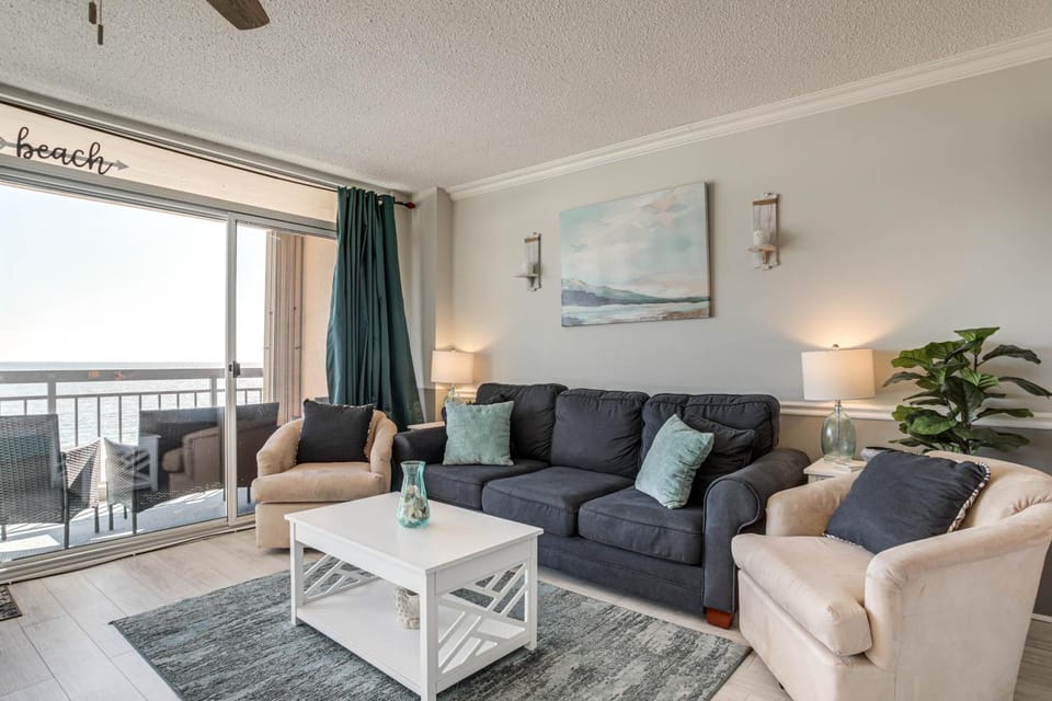 Poolside Fun, Beach Strolls! Ocean City Family Gem House in Ocean City