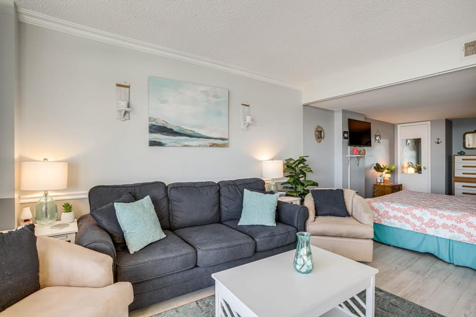 Poolside Fun, Beach Strolls! Ocean City Family Gem House in Ocean City