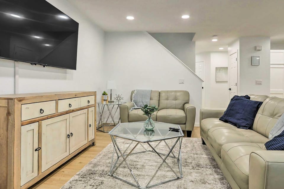 13 Mi to Dtwn Denver: Northglenn Townhome w/ Patio House in Northglenn