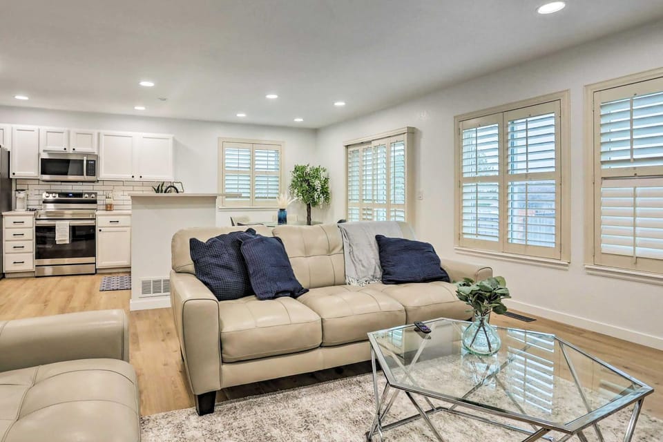 13 Mi to Dtwn Denver: Northglenn Townhome w/ Patio House in Northglenn