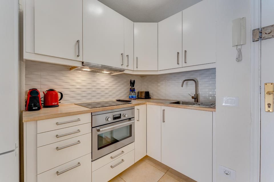 Coffee/tea facilities, Kitchen or kitchenette, minibar, pet friendly, stove
