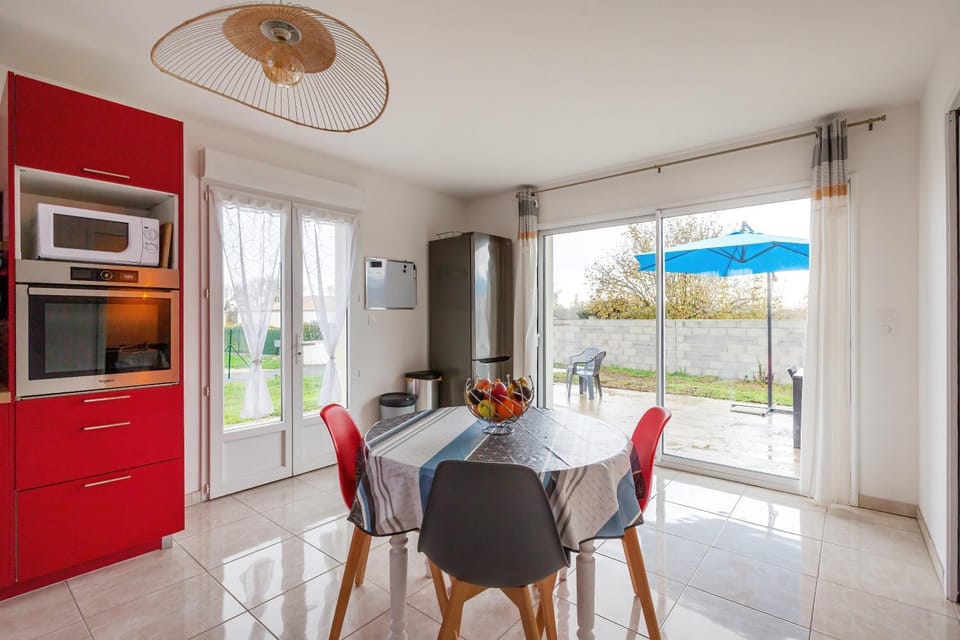 Patio, Kitchen or kitchenette, Dining area