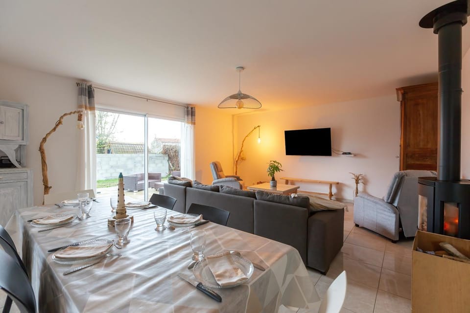 TV and multimedia, Living room, Dining area