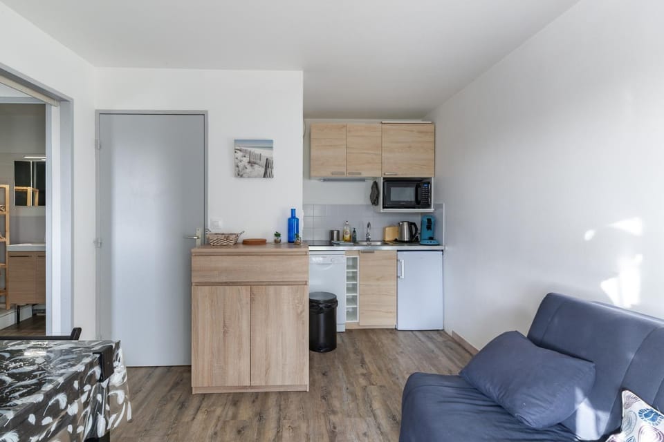 Kitchen or kitchenette, Living room