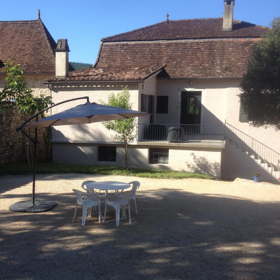 Property building, Patio, Garden, Balcony/Terrace, Garden view