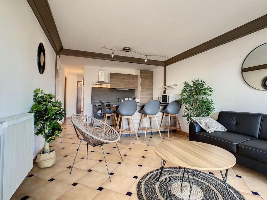 Port Marine - T3 calme, avec terrasse, piscine, près de la plage Apartment in Sainte-Maxime