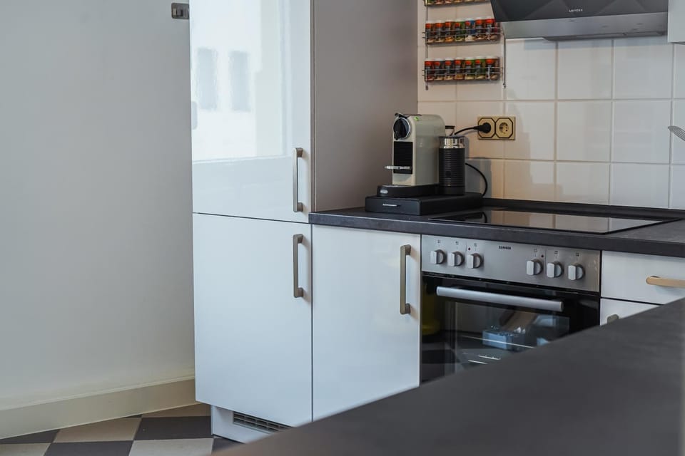 Coffee/tea facilities, Kitchen or kitchenette, stove, stove, kitchen, kitchen