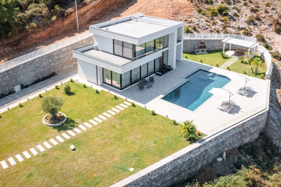 Property building, Patio, Garden, Garden view, Pool view, Swimming pool, sunbed