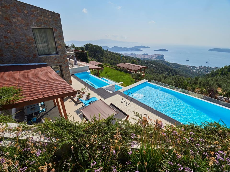 Day, Natural landscape, Pool view, Sea view, Swimming pool, sunbed