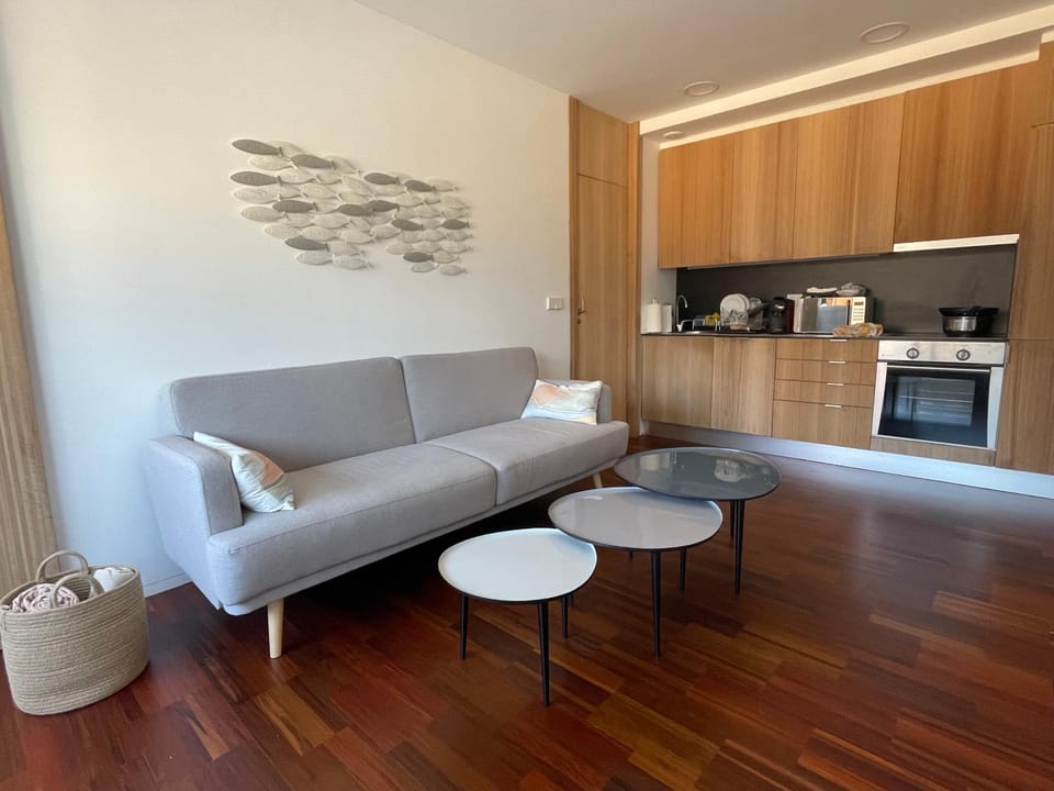 Kitchen or kitchenette, Living room, minibar, pet friendly