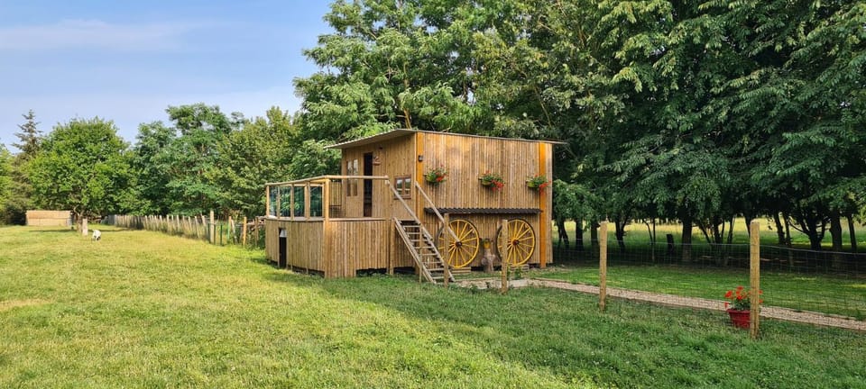 Le Cabanon Chalet in Centre-Val de Loire