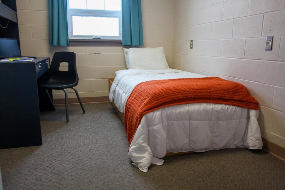 Photo of the whole room, Bedroom