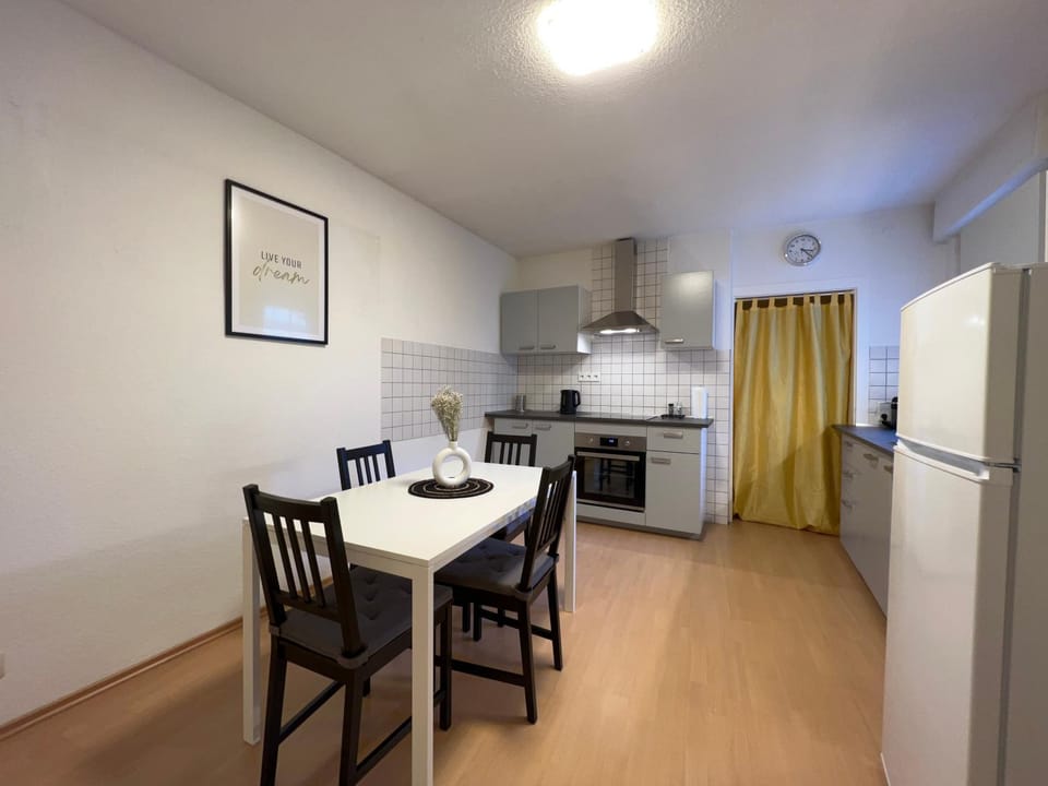 Kitchen or kitchenette, Dining area, dishwasher, pet friendly, stove, toaster, kitchen