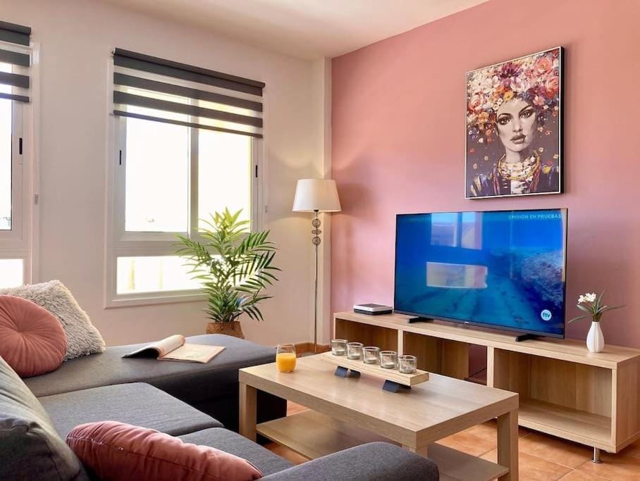 Precioso apto 4 pers, 2 piscinas, fibra óptica Apartment in Corralejo