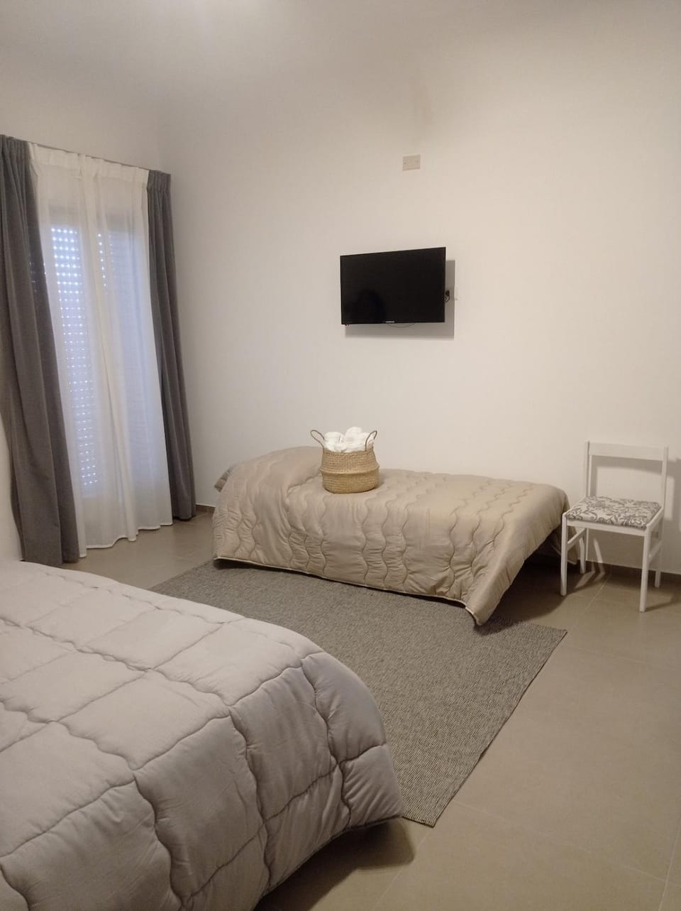 Bed, TV and multimedia, Bedroom