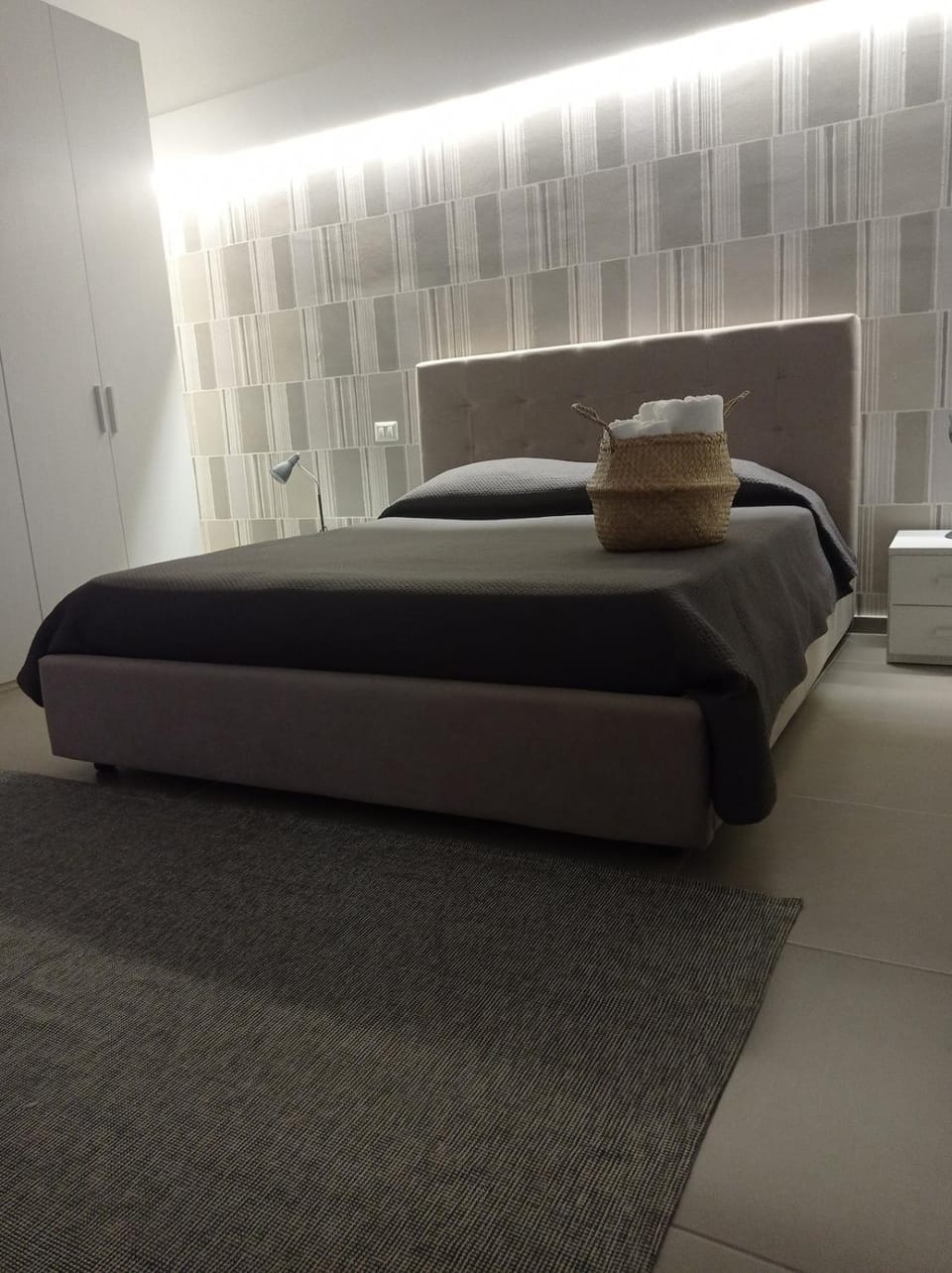 Bed, Photo of the whole room, Bedroom