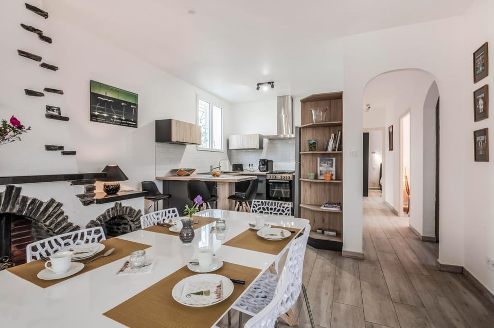 Living room, Seating area, Dining area, minibar, pet friendly
