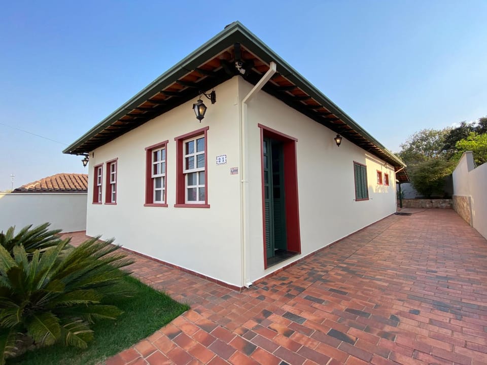 Property building, Facade/entrance, Day