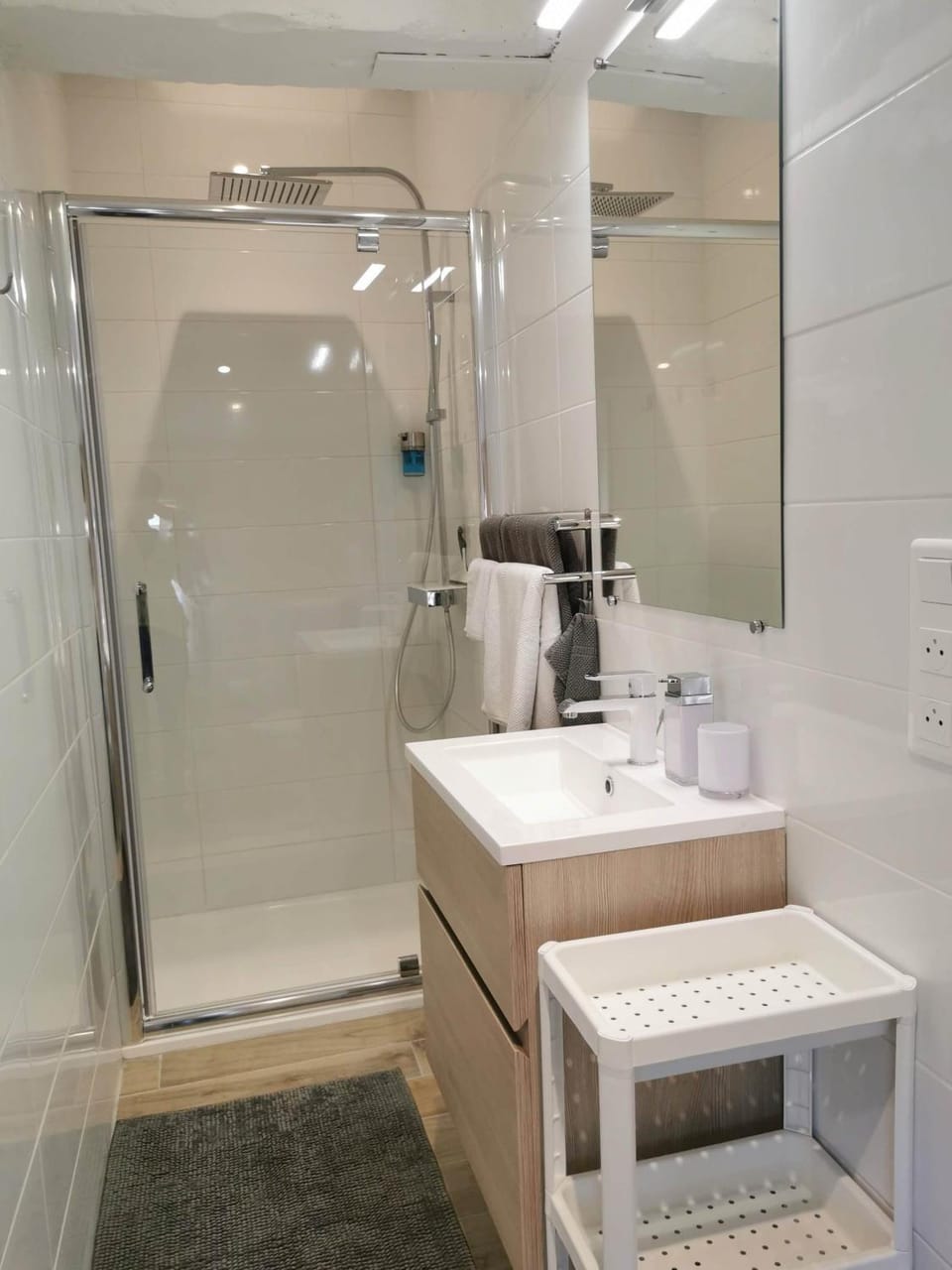 Shower, Bathroom, towels