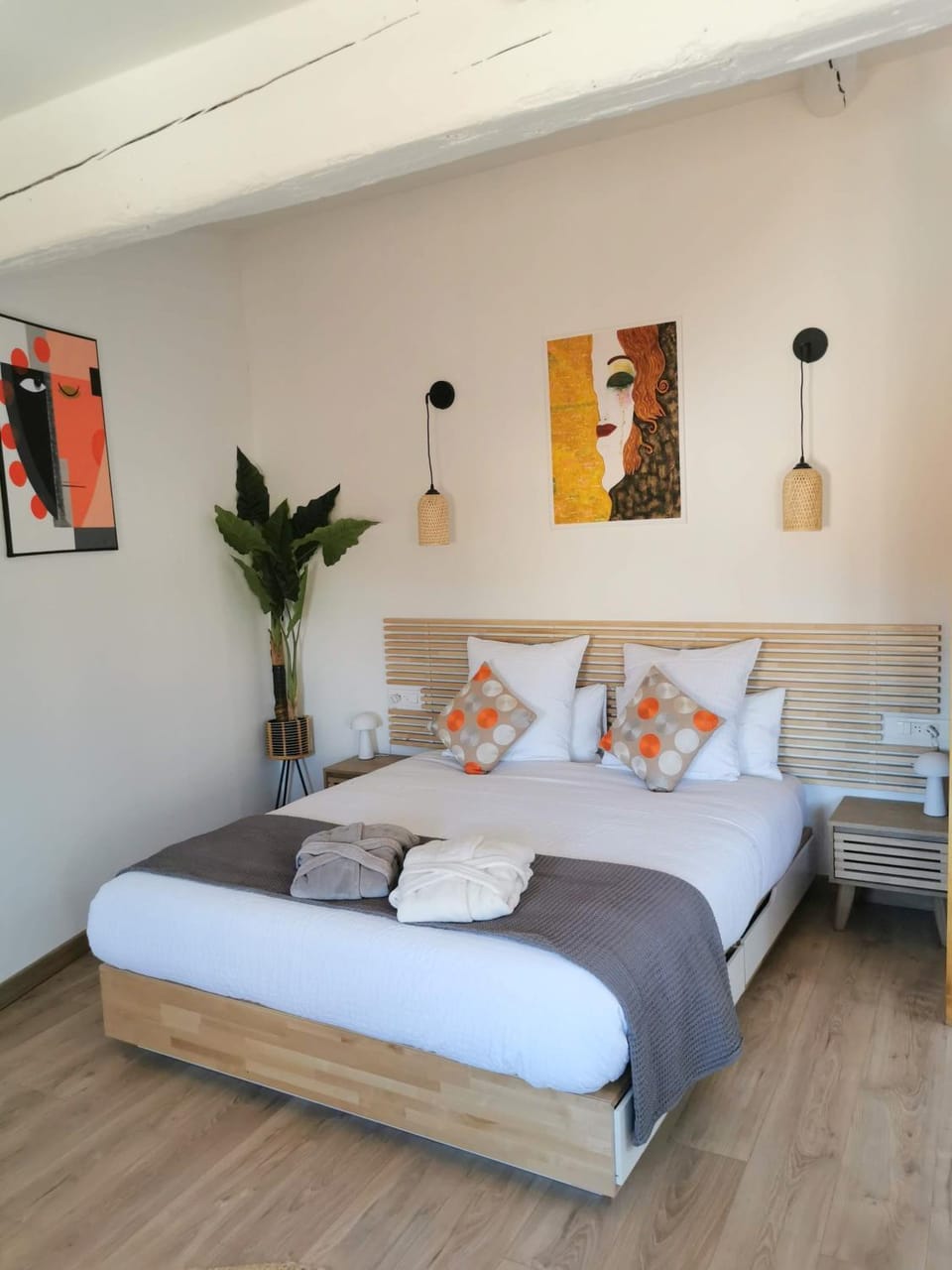 Bed, Photo of the whole room