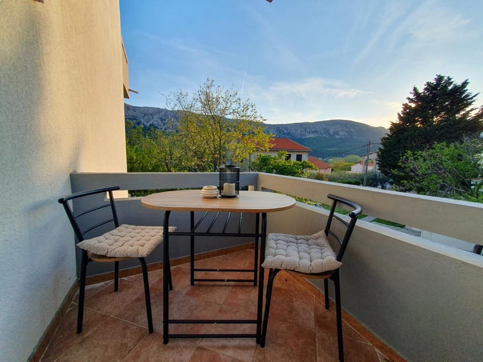 View (from property/room), Balcony/Terrace, Mountain view