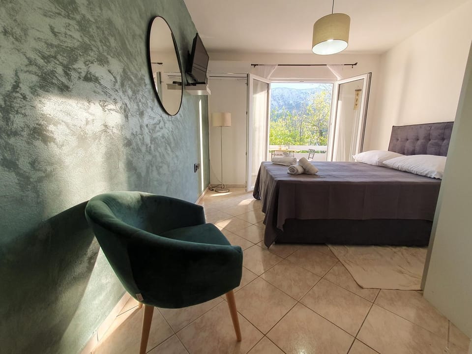 Bed, Bedroom, towels, air conditioner