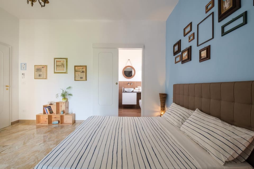 Bed, Bathroom, Bedroom