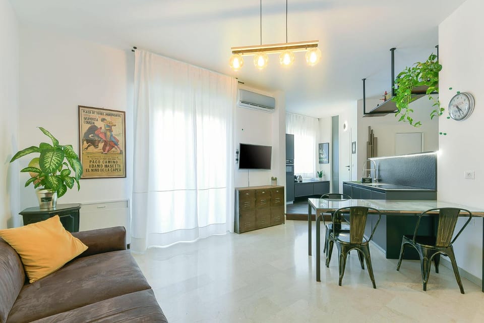 Kitchen or kitchenette, Living room, Seating area