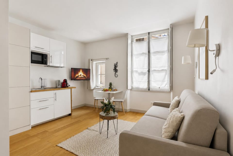 Modern cosy flat in Versailles Apartment in Versailles