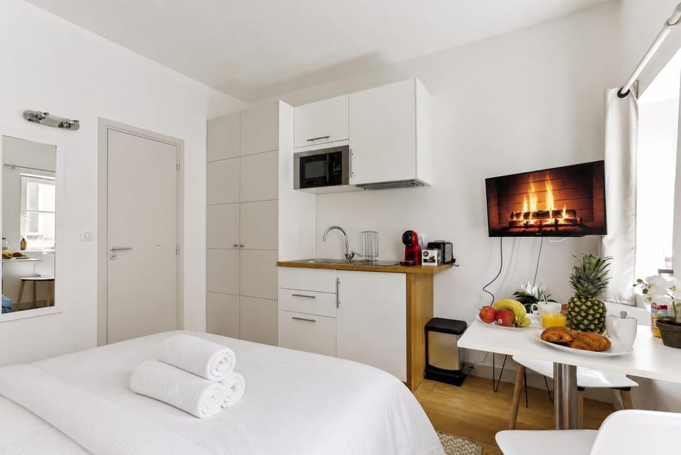 Modern cosy flat in Versailles Apartment in Versailles