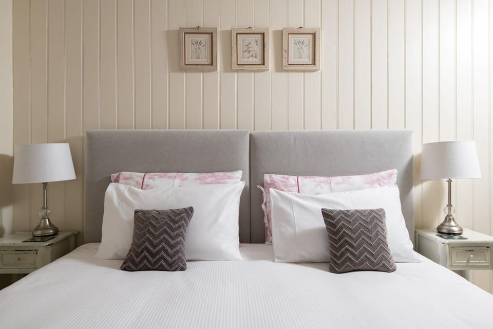 Property building, Bed
