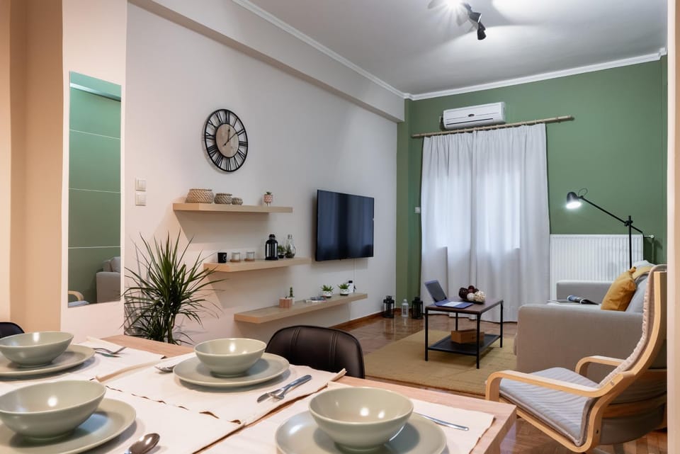 TV and multimedia, Living room, Seating area, Dining area, air conditioner