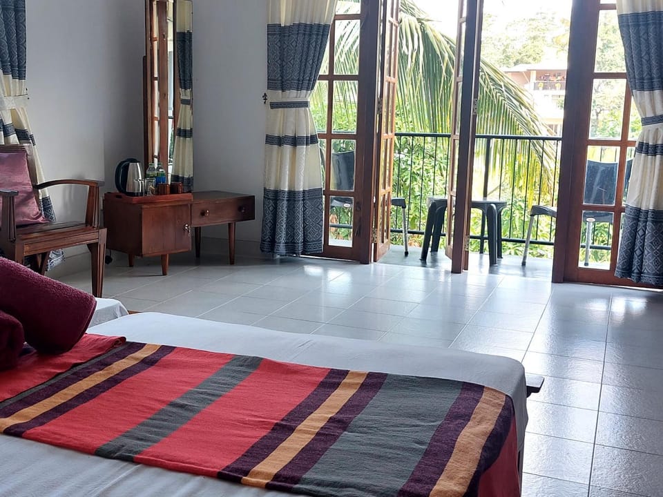 Bed, View (from property/room), Balcony/Terrace, Photo of the whole room, Seating area, Bedroom